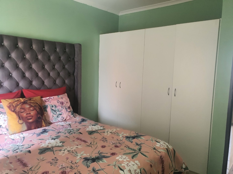 2 Bedroom Property for Sale in Rooihuiskraal North Gauteng