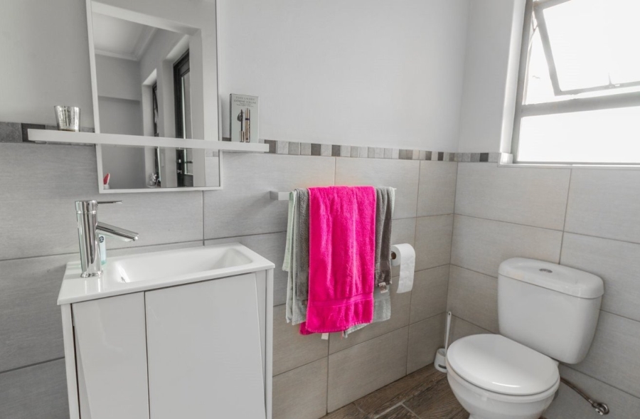 2 Bedroom Property for Sale in Sebenza Gauteng