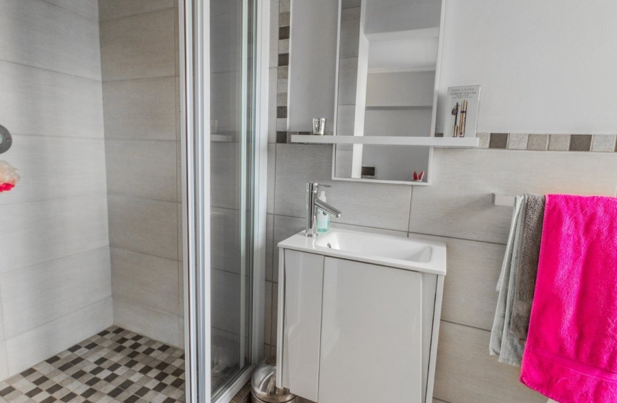 2 Bedroom Property for Sale in Sebenza Gauteng