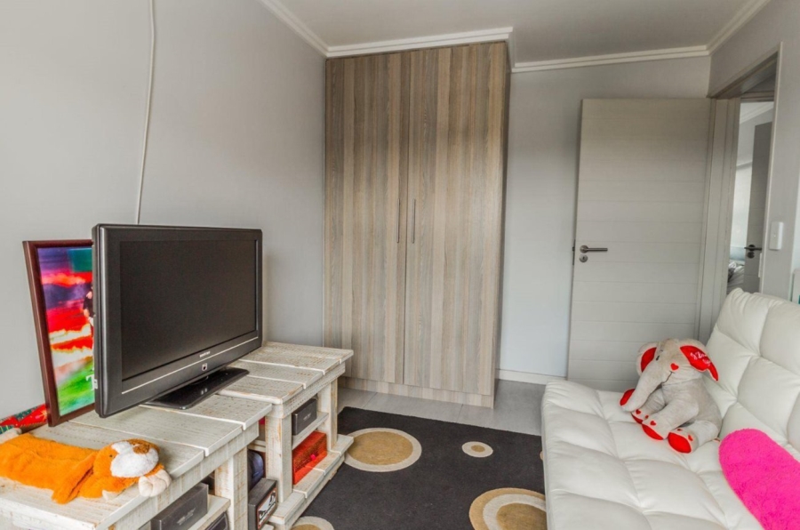 2 Bedroom Property for Sale in Sebenza Gauteng