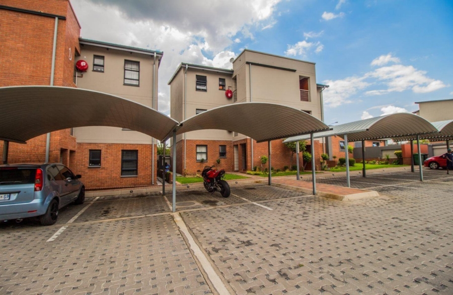 2 Bedroom Property for Sale in Sebenza Gauteng