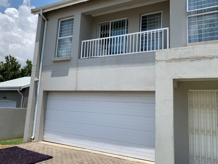 3 Bedroom Property for Sale in Blue Hills Gauteng