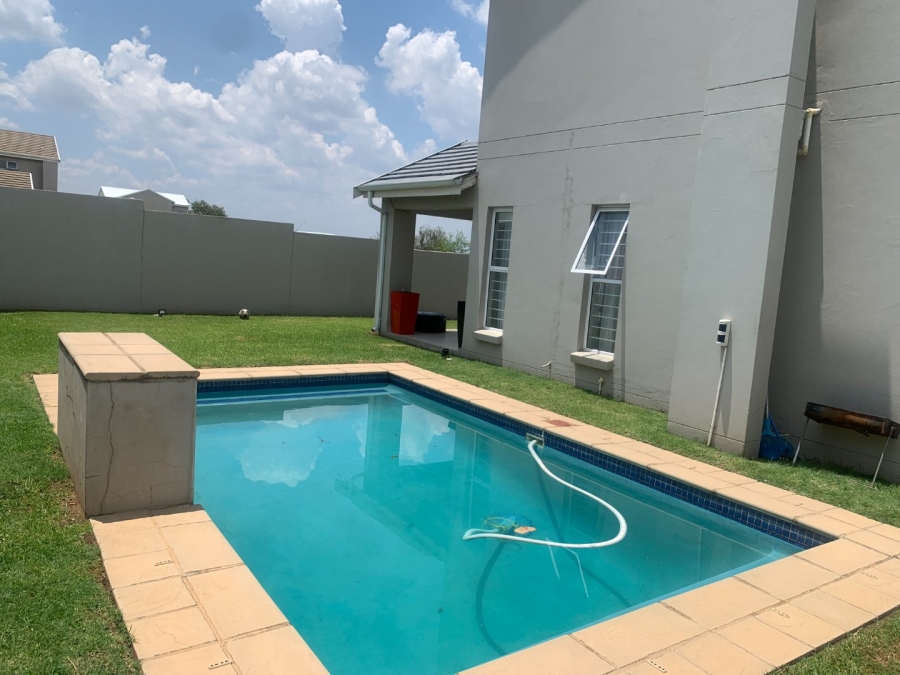 3 Bedroom Property for Sale in Blue Hills Gauteng