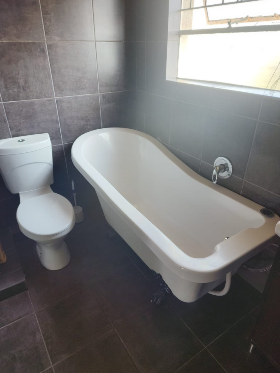 2 Bedroom Property for Sale in Vorna Valley Gauteng