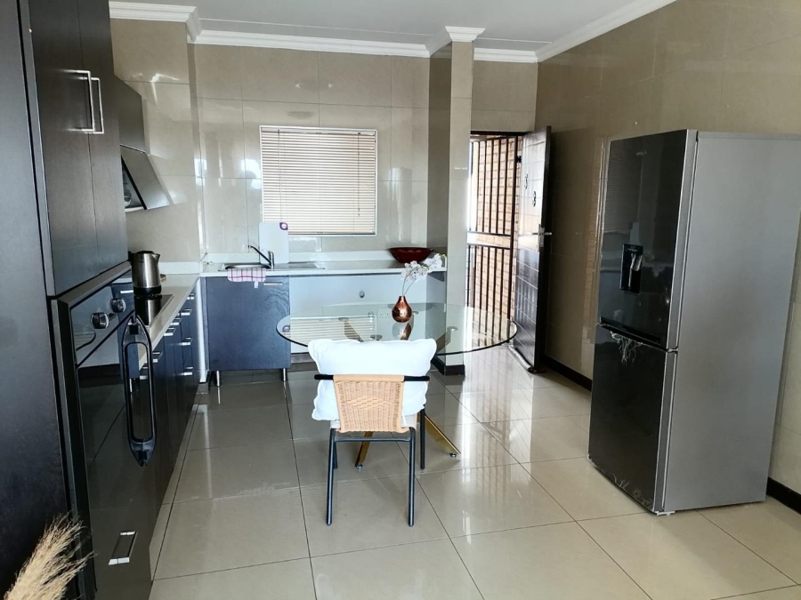 2 Bedroom Property for Sale in Rooihuiskraal North Gauteng