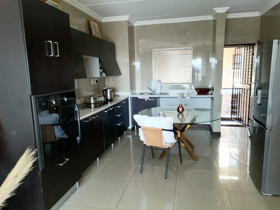 2 Bedroom Property for Sale in Rooihuiskraal North Gauteng