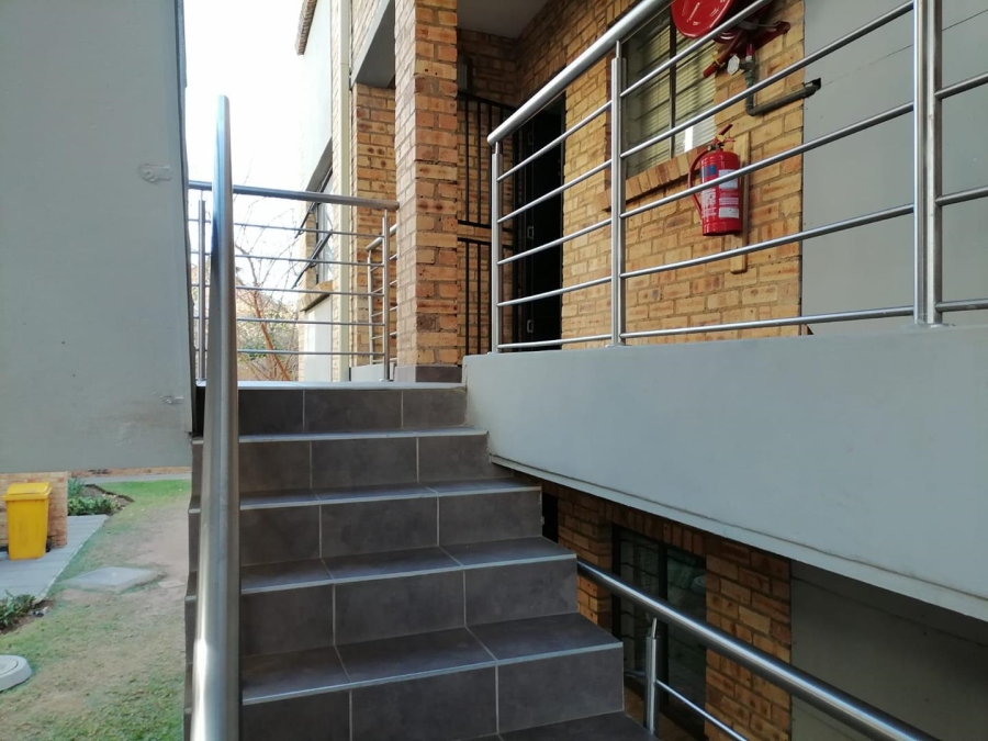 2 Bedroom Property for Sale in Rooihuiskraal North Gauteng
