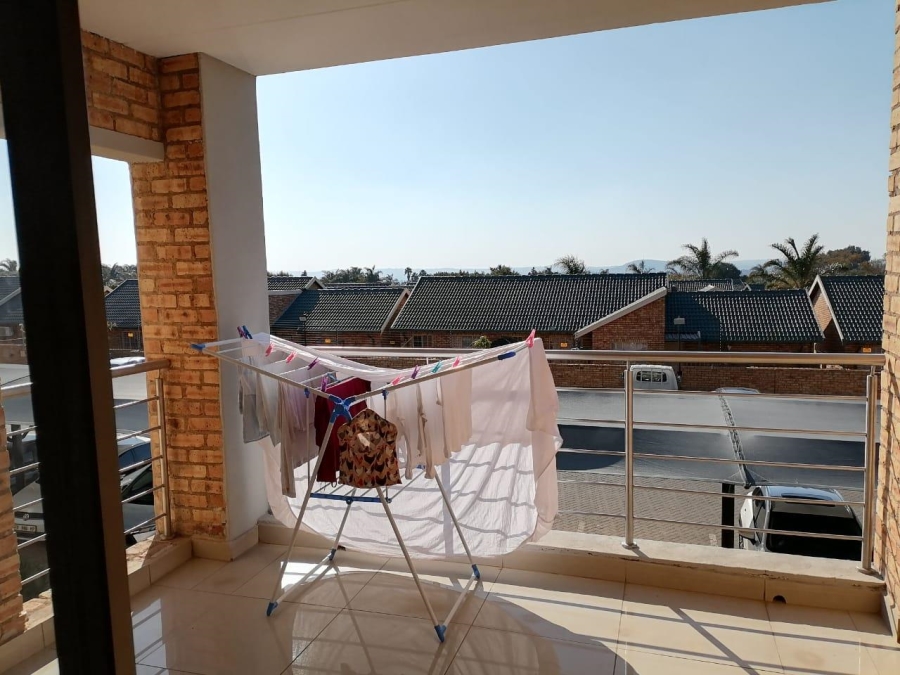 2 Bedroom Property for Sale in Rooihuiskraal North Gauteng