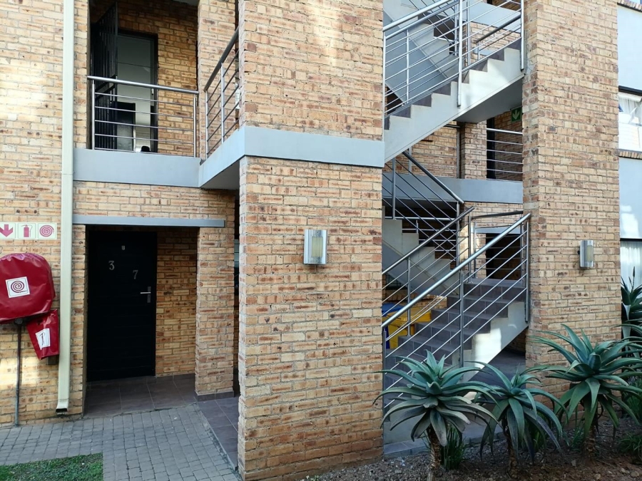 2 Bedroom Property for Sale in Rooihuiskraal North Gauteng