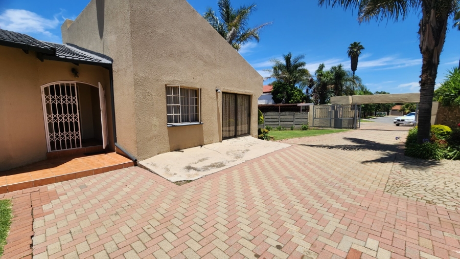 To Let 1 Bedroom Property for Rent in Sunward Park Gauteng