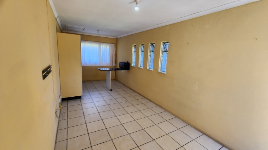 To Let 1 Bedroom Property for Rent in Sunward Park Gauteng