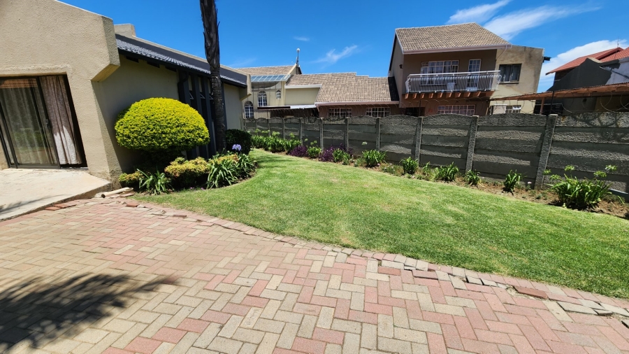 To Let 1 Bedroom Property for Rent in Sunward Park Gauteng