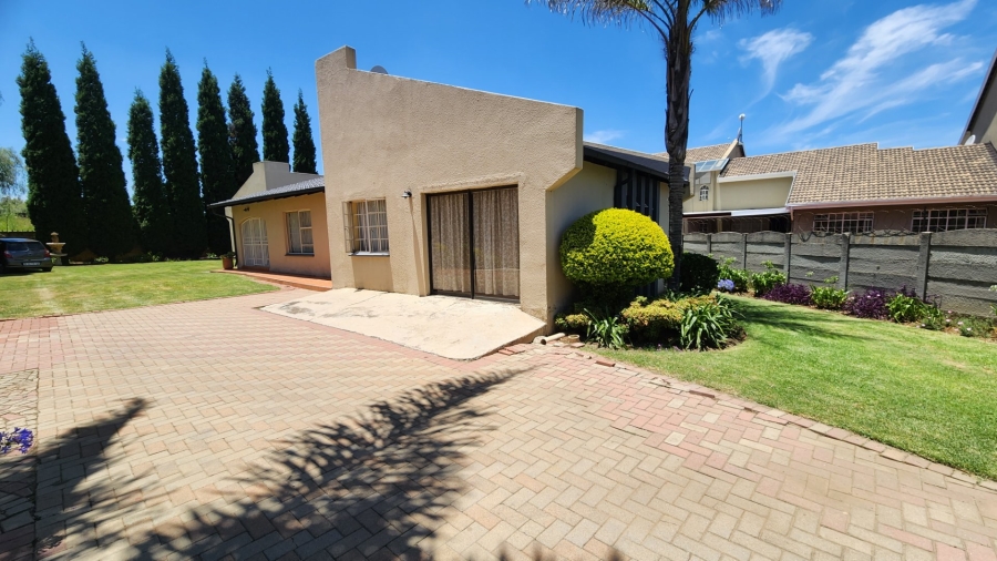 To Let 1 Bedroom Property for Rent in Sunward Park Gauteng