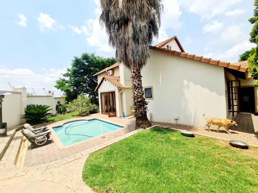 4 Bedroom Property for Sale in Monavoni Gauteng