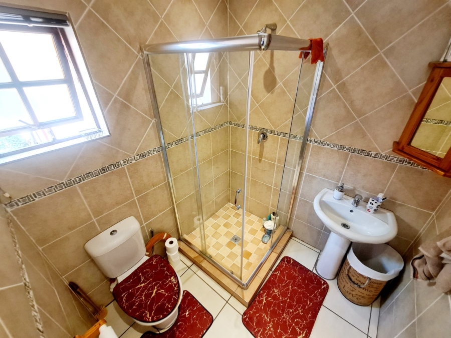 4 Bedroom Property for Sale in Monavoni Gauteng