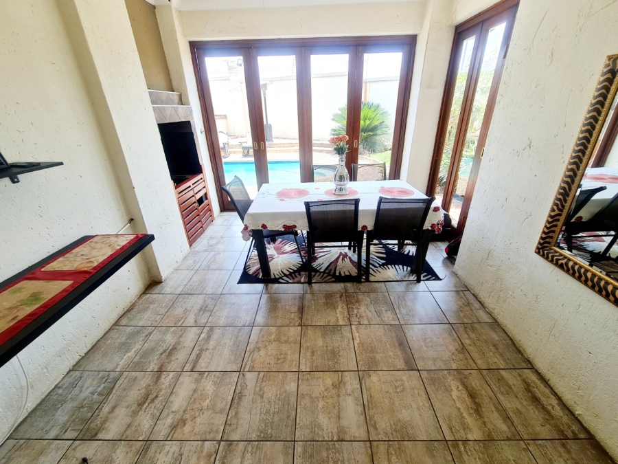 4 Bedroom Property for Sale in Monavoni Gauteng
