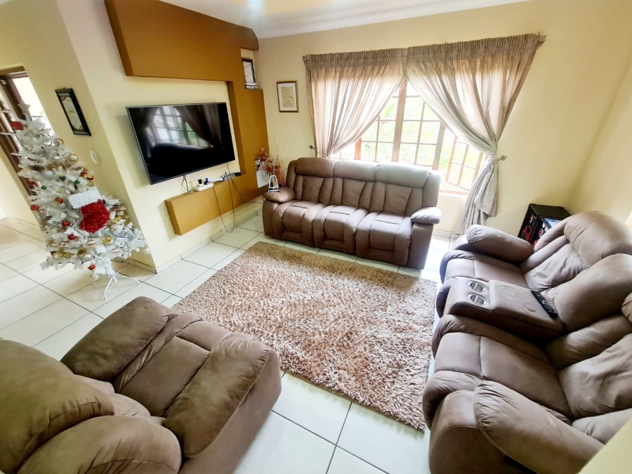 4 Bedroom Property for Sale in Monavoni Gauteng