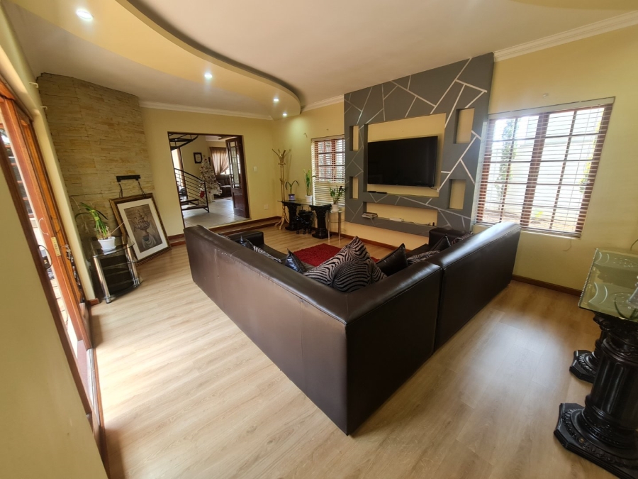 4 Bedroom Property for Sale in Monavoni Gauteng