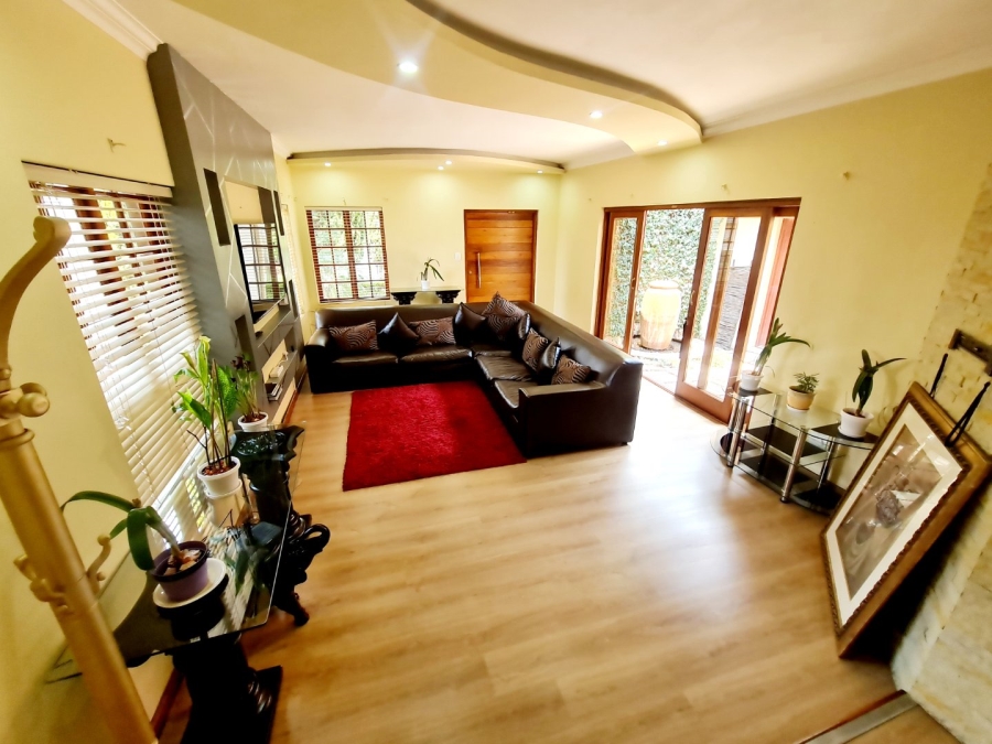 4 Bedroom Property for Sale in Monavoni Gauteng
