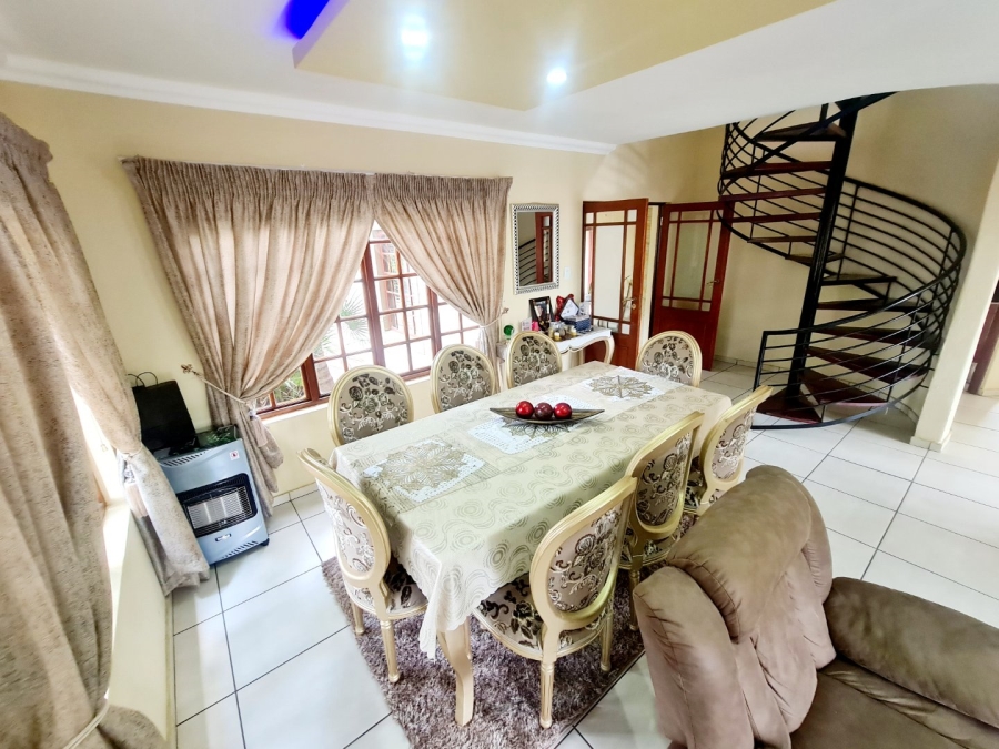 4 Bedroom Property for Sale in Monavoni Gauteng