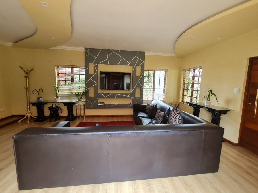4 Bedroom Property for Sale in Monavoni Gauteng
