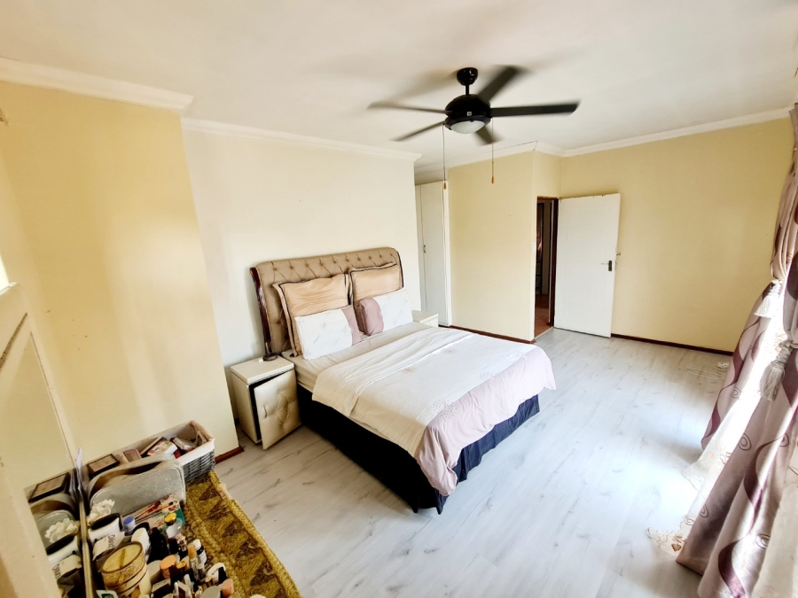 4 Bedroom Property for Sale in Monavoni Gauteng