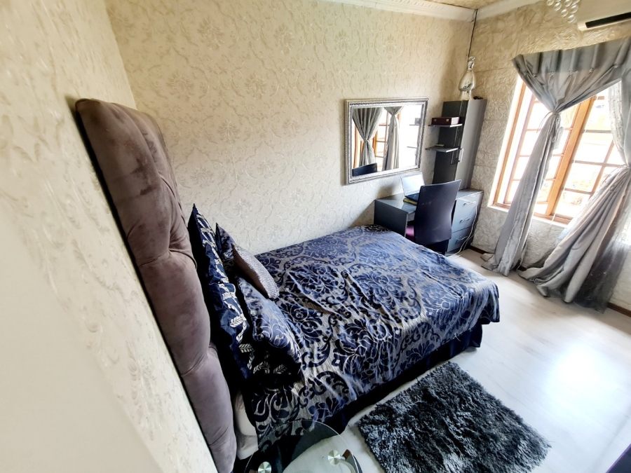 4 Bedroom Property for Sale in Monavoni Gauteng