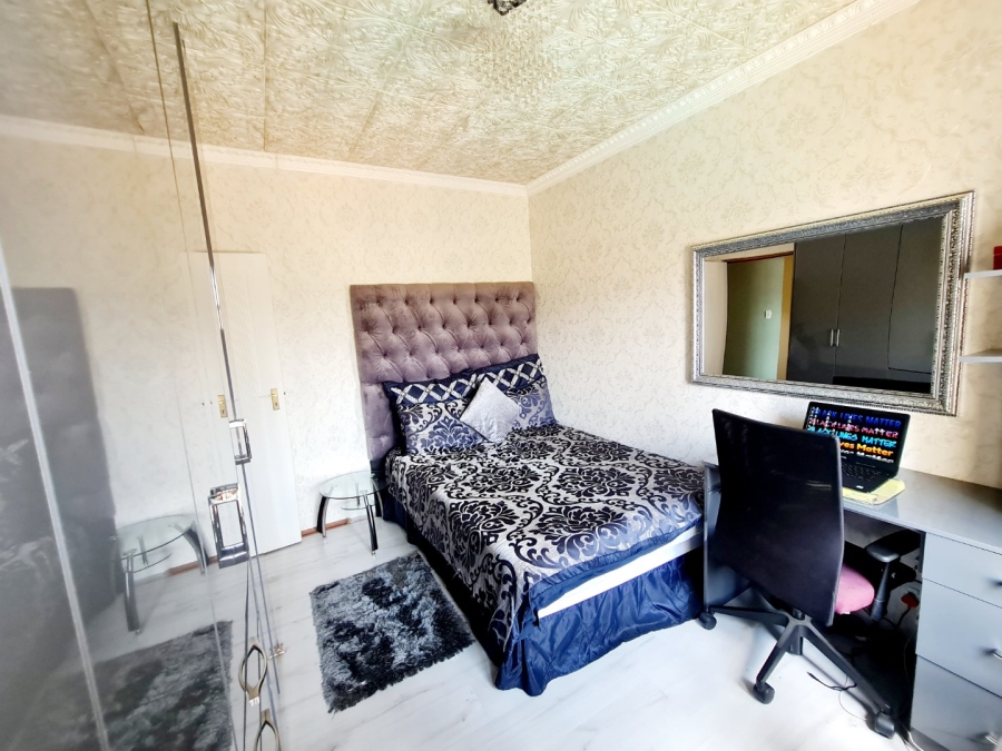 4 Bedroom Property for Sale in Monavoni Gauteng