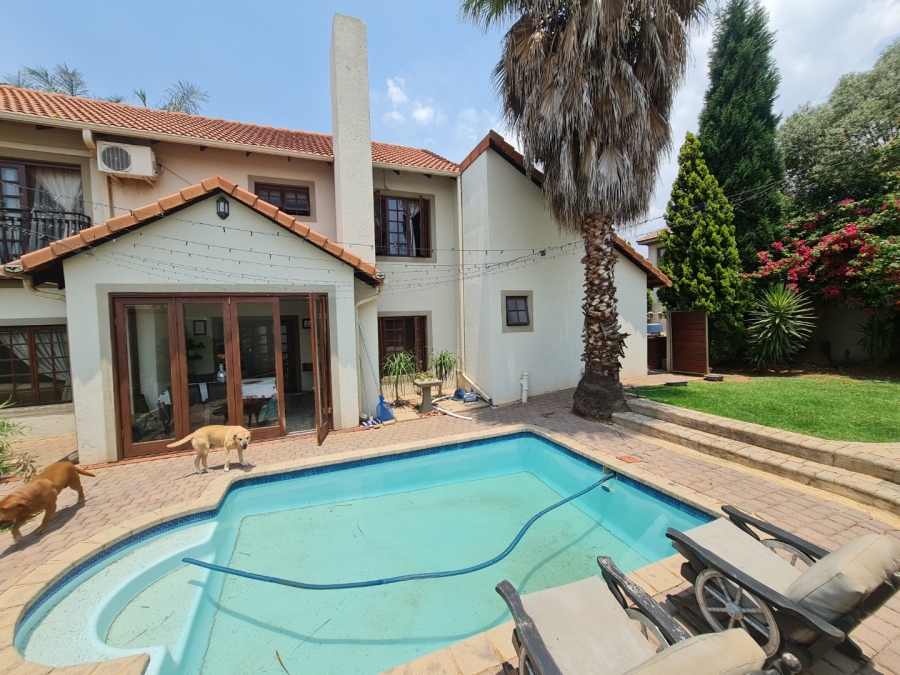 4 Bedroom Property for Sale in Monavoni Gauteng