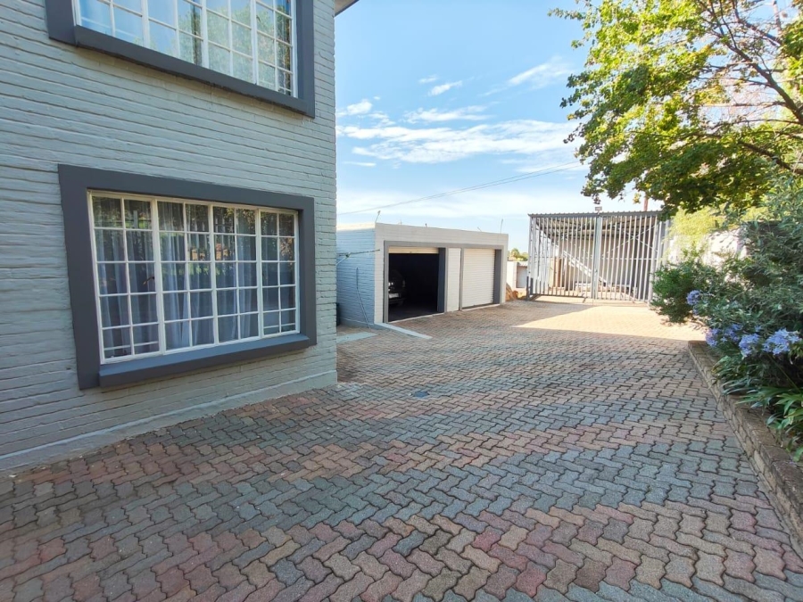 6 Bedroom Property for Sale in Vaal Marina Gauteng