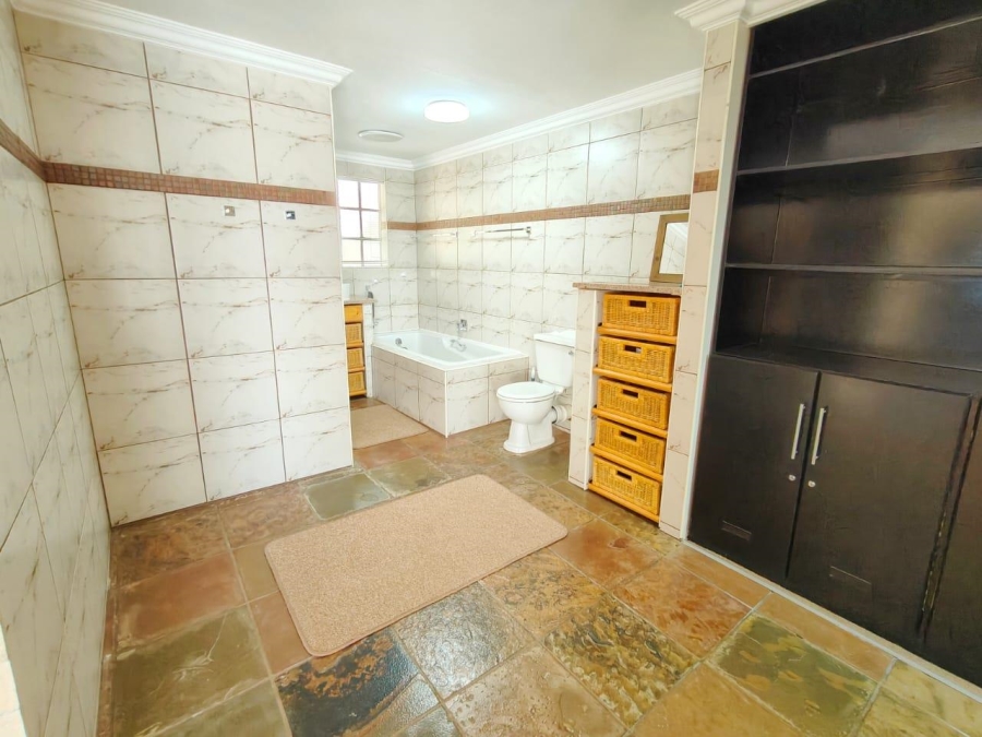 6 Bedroom Property for Sale in Vaal Marina Gauteng