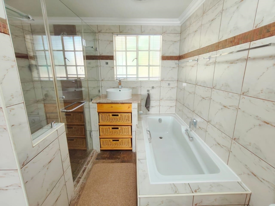 6 Bedroom Property for Sale in Vaal Marina Gauteng