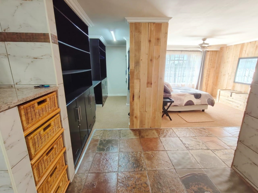 6 Bedroom Property for Sale in Vaal Marina Gauteng