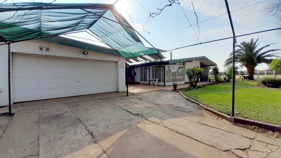 4 Bedroom Property for Sale in Three Rivers Gauteng