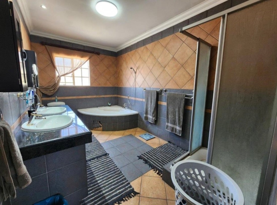 5 Bedroom Property for Sale in Montana Park Gauteng