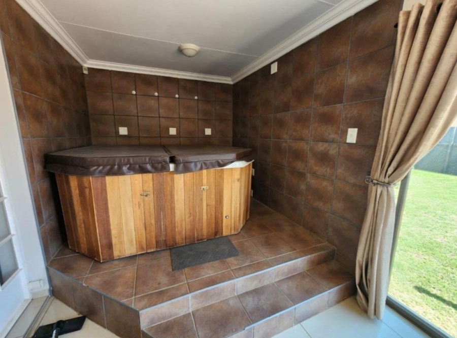 5 Bedroom Property for Sale in Montana Park Gauteng