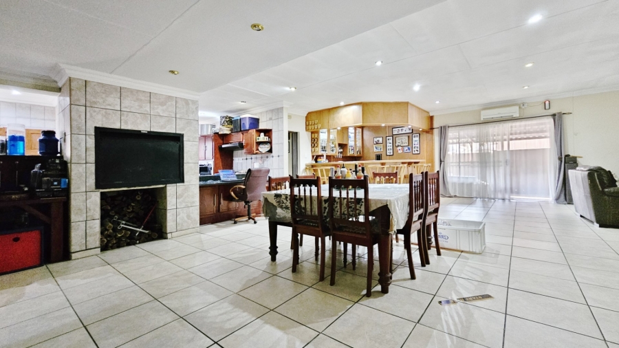 4 Bedroom Property for Sale in Vanderbijlpark SE 6 Gauteng