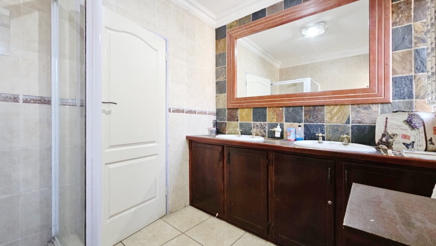 4 Bedroom Property for Sale in Vanderbijlpark SE 6 Gauteng