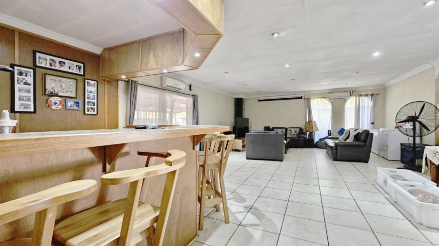 4 Bedroom Property for Sale in Vanderbijlpark SE 6 Gauteng