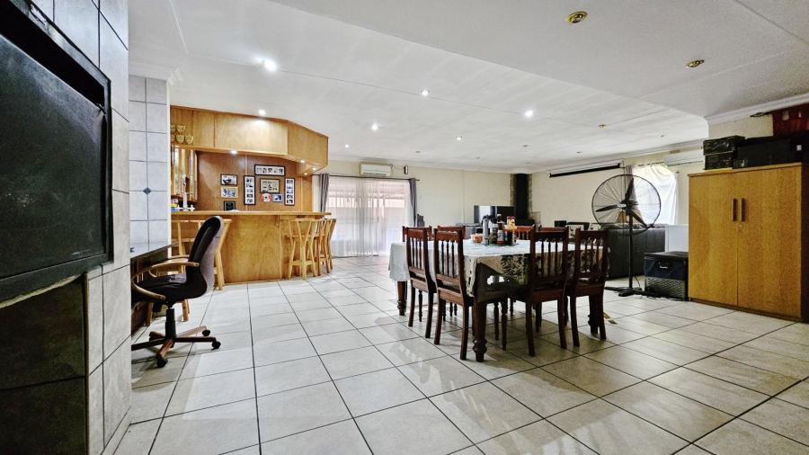 4 Bedroom Property for Sale in Vanderbijlpark SE 6 Gauteng