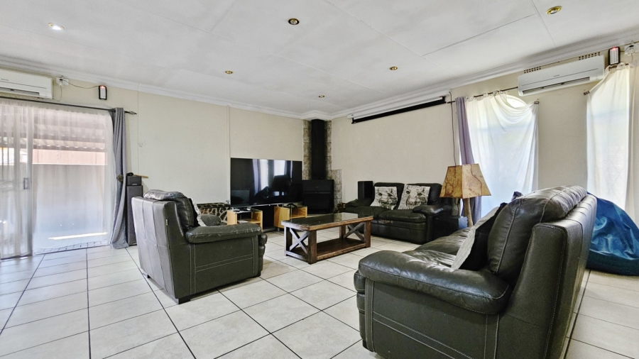 4 Bedroom Property for Sale in Vanderbijlpark SE 6 Gauteng