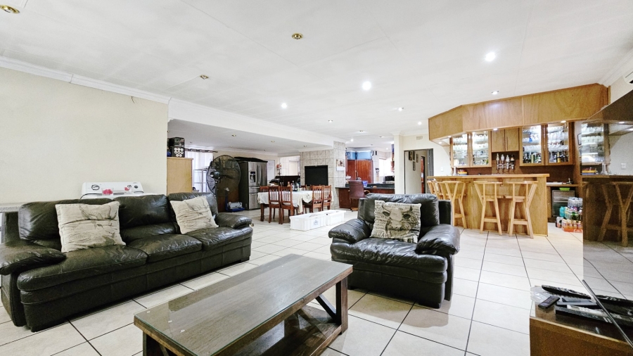 4 Bedroom Property for Sale in Vanderbijlpark SE 6 Gauteng