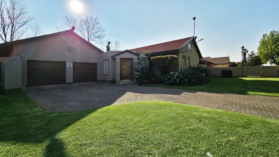 4 Bedroom Property for Sale in Vanderbijlpark SE 6 Gauteng