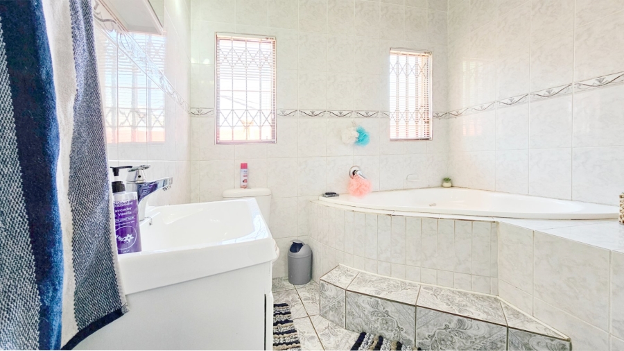 3 Bedroom Property for Sale in Three Rivers Gauteng