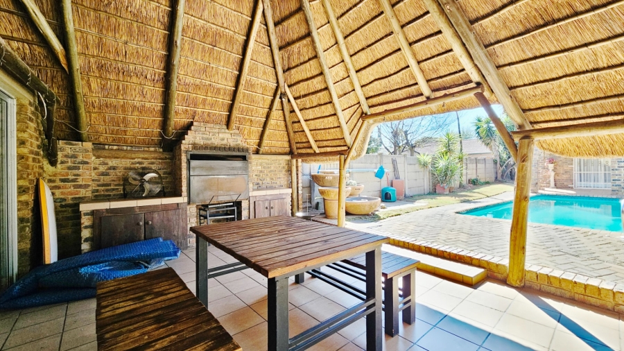 3 Bedroom Property for Sale in Falcon Ridge Gauteng