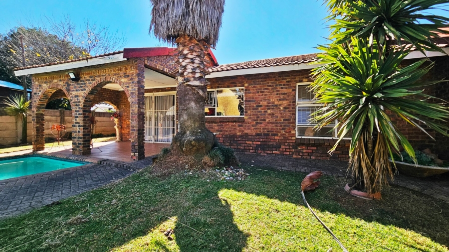 3 Bedroom Property for Sale in Falcon Ridge Gauteng