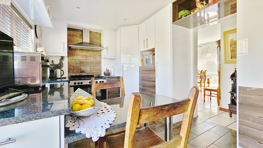 3 Bedroom Property for Sale in Falcon Ridge Gauteng