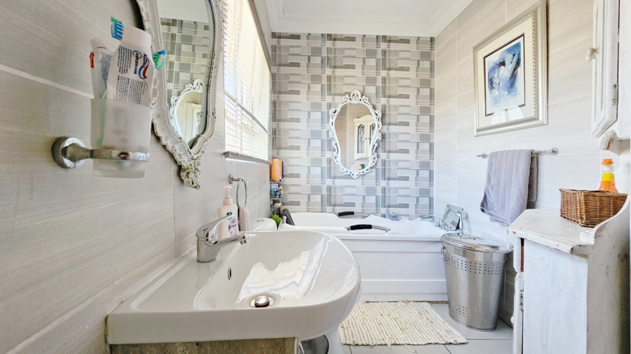 3 Bedroom Property for Sale in Falcon Ridge Gauteng