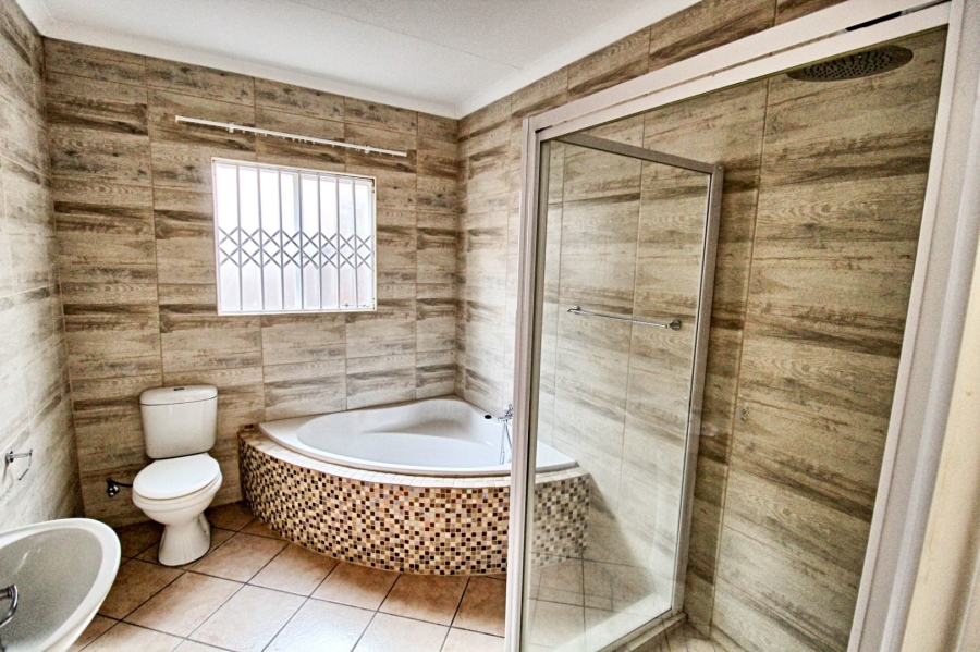 3 Bedroom Property for Sale in Noordwyk Gauteng