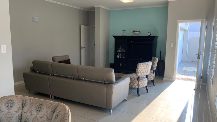 4 Bedroom Property for Sale in Blue Hills Gauteng